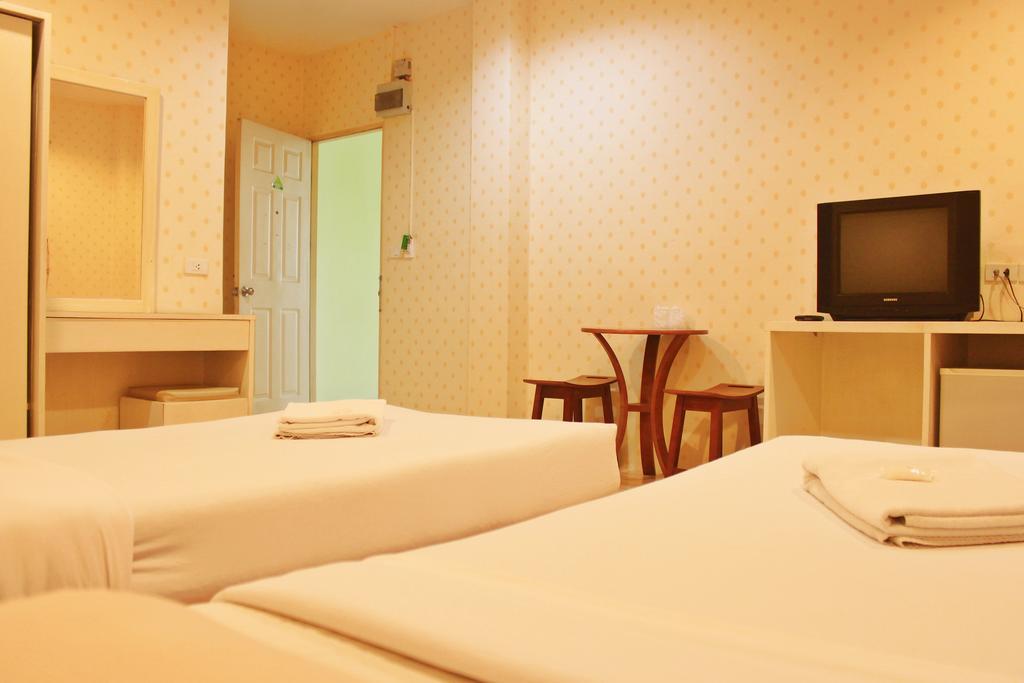 Be Fine Guesthouse Phuket Oda fotoğraf
